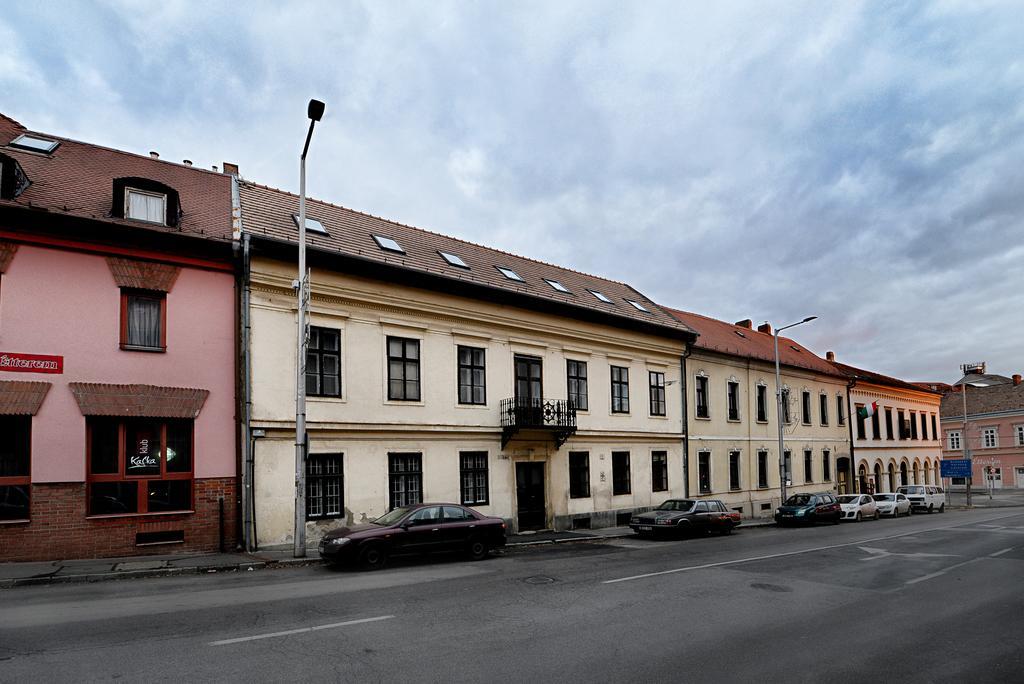 Centrum Apartman Pecs Exterior photo